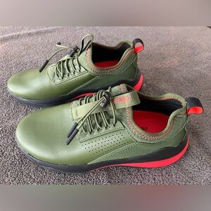 Women’s Clove Comfort Nursing Shoes, NWOT: Size 6.5